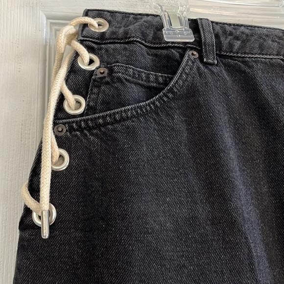TOPSHOP LACE UP SIDE DENIM SKIRT WITH RAW HEM BLACK WASH SIZE 12 - Picture 3 of 11